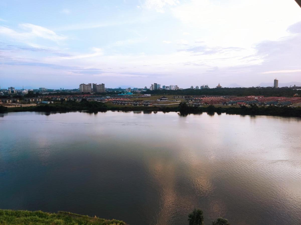 Muji Homestay Kuching Scenic View 2 Bedrooms Entire Apartment Екстериор снимка